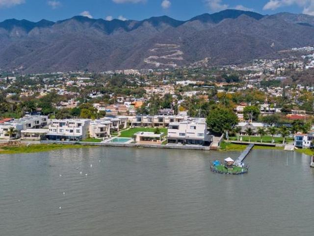 CASA EN VENTA EN AJIJIC