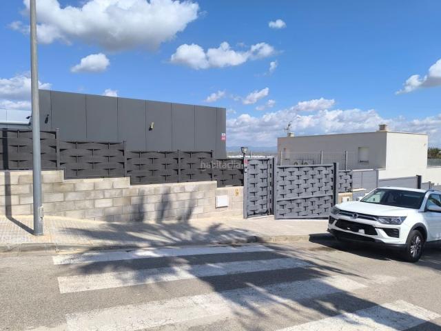 Casa en venta en Alcover. Estupendo chalet unifamiliar de solo 6 años solar de 500metros y 125 metros útiles en una planta. Casas.