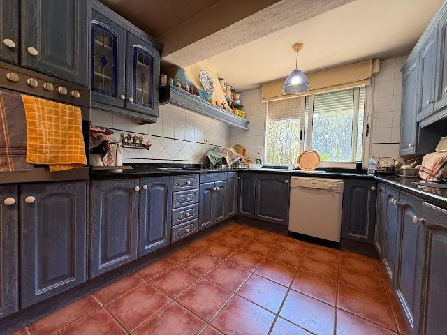 Casa en venta en Alcoi, Batoi. Vive en plena naturaleza en una casa independiente con piscina y amplia parcela. Casas.