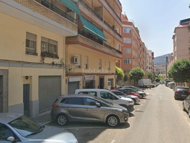 Casa en venta en Alcoi, Santa Rosa. Piso alquilado con trastero en Santa Rosa, Alcoy Inversión por 109.000. Casas.