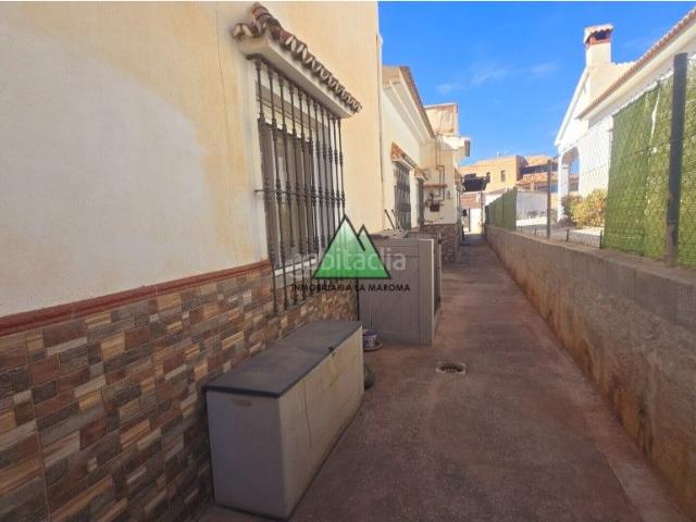 Casa en venta en Alcaucín. Maravilloso chalet. Casas.