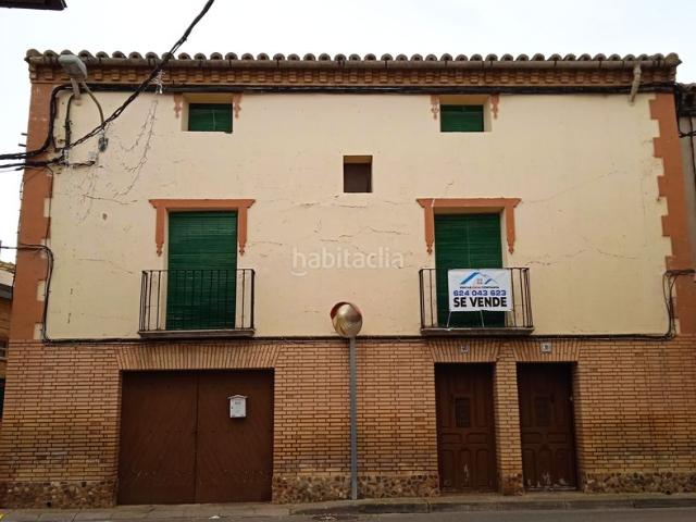 Casa en venta en Alcalá de Ebro. BONITA Y AMPLIA, CASA ANTIGUA CON GRAN JARDÍN Y GARAJE, EN ALCALÁ DE EBRO. Casas Alcalá de.