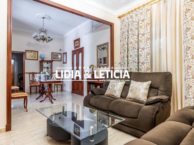 Casa en venta en Alcalá de Guadaira, Centro. Casa de una planta en Alcalá de Guadaíra zona Centro. Casas Alcalá de.