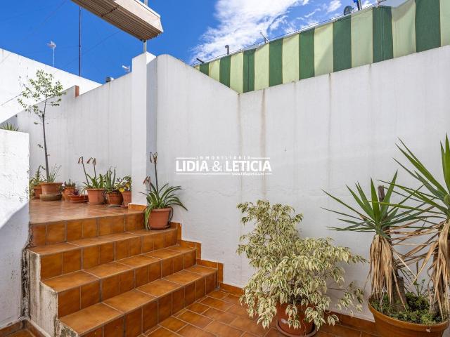 Casa en venta en Alcalá de Guadaira, La Paz. Casa en planta alta con local propio en Zona los toreros, en Alcalá de Guadaíra. Casas Alcalá de.