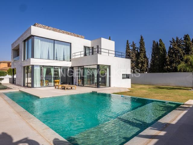 Casa en venta en Alcalá de Guadaira, Oromana. Villa de Lujo con Piscina y Privacidad en Alcalá de Guadaíra, Sevilla. Casas Alcalá de.