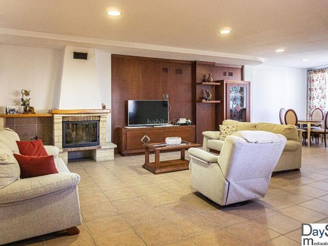 Casa en venta en Alcalá la Real. CASA CON COCHERA PARA 5 VEHICULOS. Casas Alcalá la.