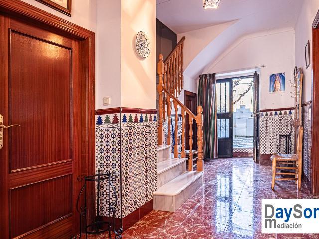 Casa en venta en Alcalá la Real. Casa con gran patio cerca del juego pelota. Casas Alcalá la.