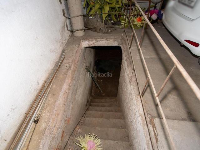 Casa en venta en Alcanar Costa Dorada. Casa esquinera de grandes dimensiones. Casas.