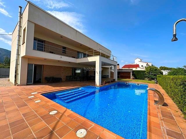 Casa en venta en Alcanar Costa Dorada. EN VENTA ESPECTACULAR CHALET A 100 METROS DEL MAR. Casas.