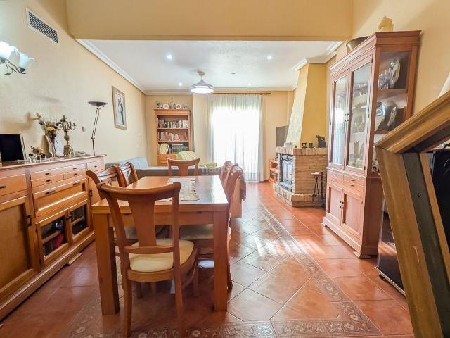 Casa en venta en Alcantarilla. Casa unifamiliar en pleno centro de Alcantarilla, junto al Ayuntamiento. Casas.