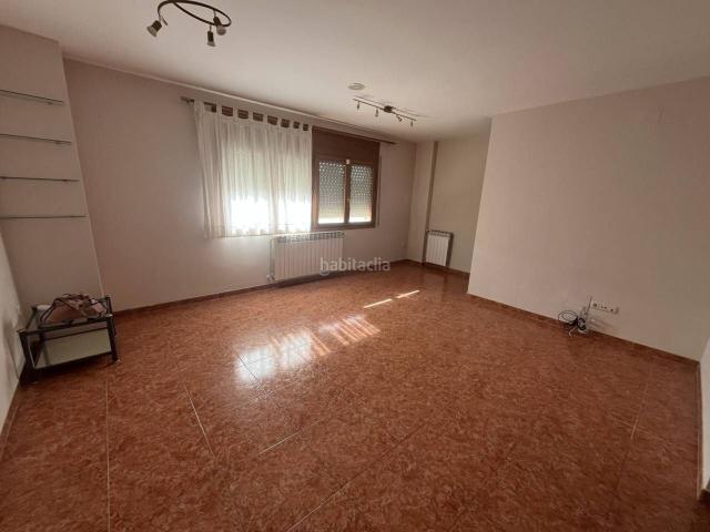 Casa en venta en Alcañiz. SE VENDE CASA UNIFAMILIAR DE VPO EN ALCAÑIZ. Casas.