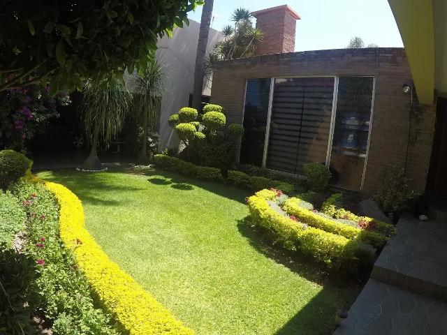 Casa en Venta en Alameda, Celaya – Amplia Residencia de Una Planta