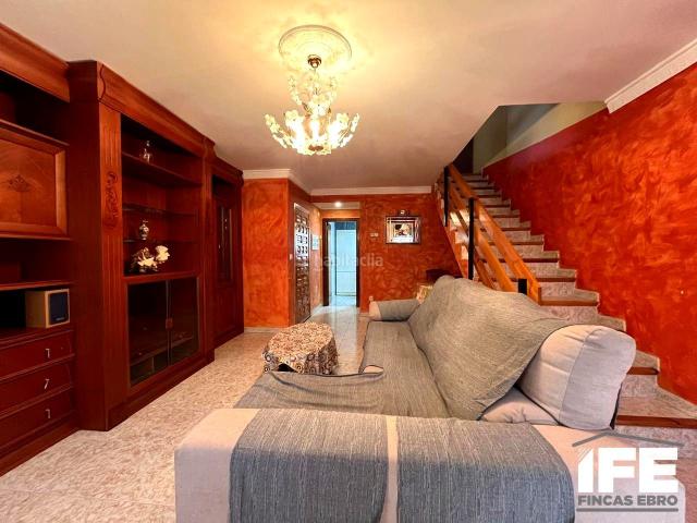 Casa en venta en Alagón. Vivienda con garaje doble y bodega en Alagón. Casas.