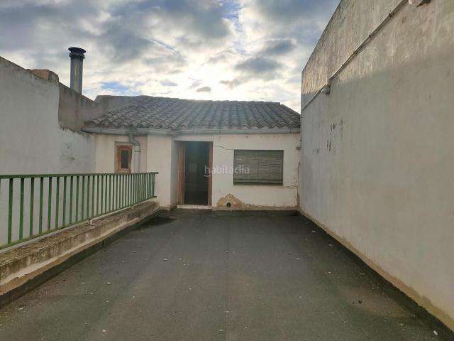 Casa en venta en Alagón. Casa independiente con garaje para 3 vehículos en Alagón. Casas.