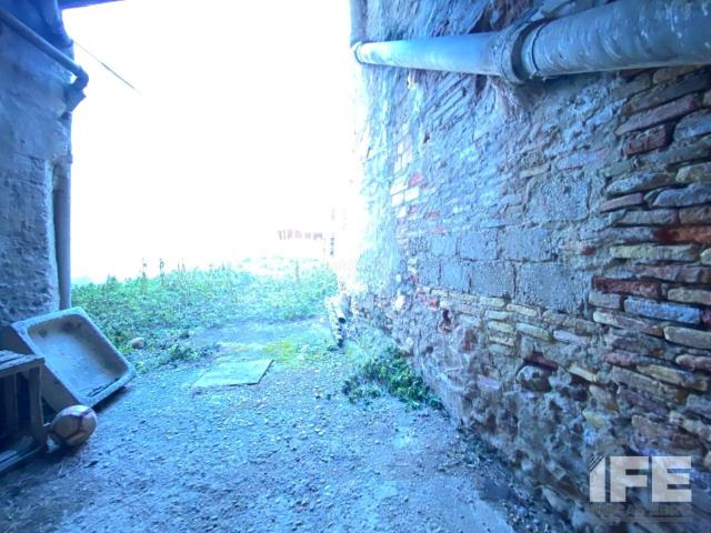 Casa en venta en Alagón. Gran casa de pueblo con acceso a dos calles en el centro histórico de Alagón. Casas.