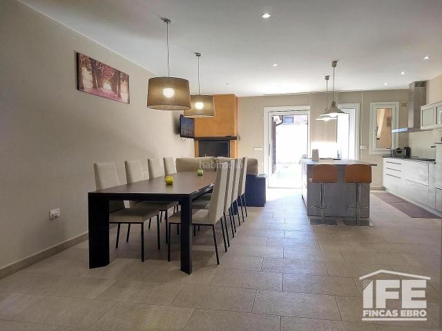 Casa en venta en Alagón. SE BUSCA UNA GRAN FAMILIA PARA UNA GRAN CASA. Casas.