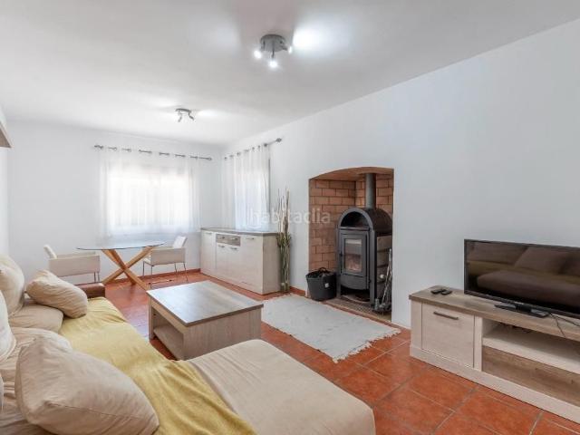 Casa en venta en Albolote. Magnífica casa con parcela en urbanización privada con piscina comunitaria. Casas.