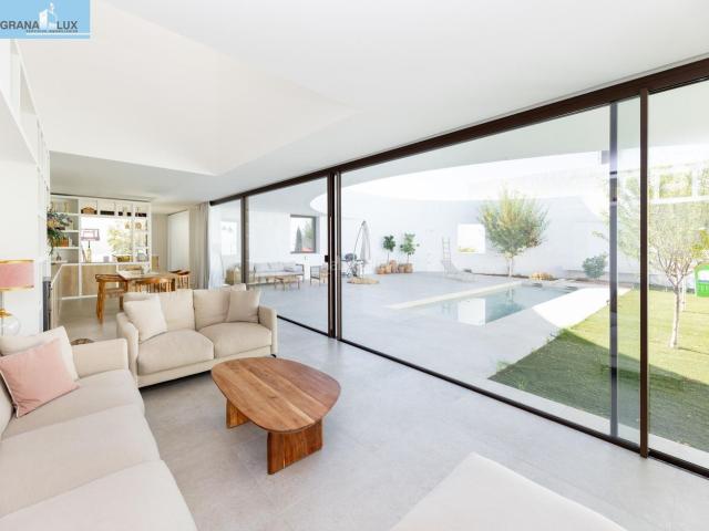 Casa en venta en Albolote. Espectacular vivienda en El Chaparral, Albolote. Casas.