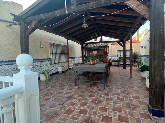 Casa en venta en Albatera. ENCANTADORA CASA DE CAMPO CON PISCINA Y CUADRAS. Casas.