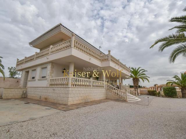 Casa en venta en Albatera. Espectacular chalet independiente con piscina privada en un entorno privilegiado Albatera. Casas.