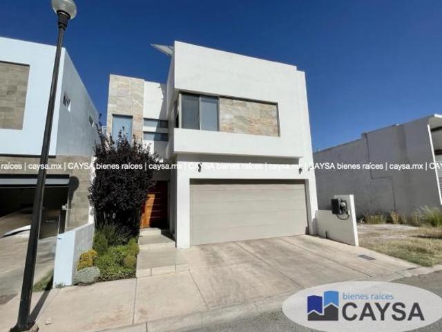 CASA EN VENTA en Albaterra equipada paneles solares