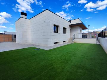 Casa en venta en Albelda de Iregua. Unifamiliar recién terminada la construcción en Vista Alegre, La Chimenea, Albelda de Iregua. Casas Albelda de.