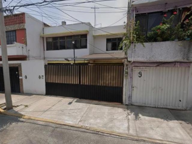 Casa en Venta en Alberto Terronez, Constitución de 1917, Iztapalapa, 3 recámaras, 2.5 baños
