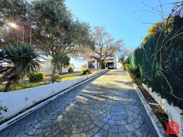 Casa en venta en Albinyana. 65913 Bonaterra, exclusiva casa tipo dos viviendas con vistas abiertas y piscina. Casas.