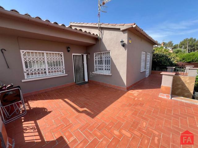 Casa en venta en Albinyana. 65928 La Papiola, casa independiente con 3 dormitorios. Casas.