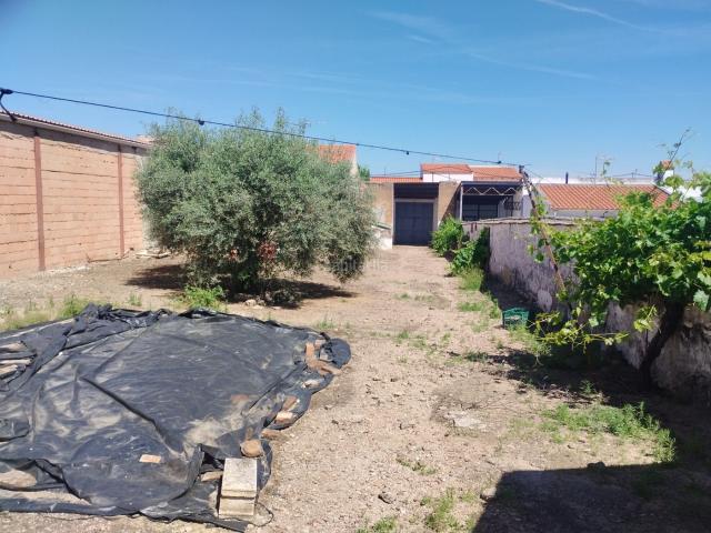 Casa en venta en Albuera La. Casa con corral, patio, garaje. Reformada. Casas Albuera.
