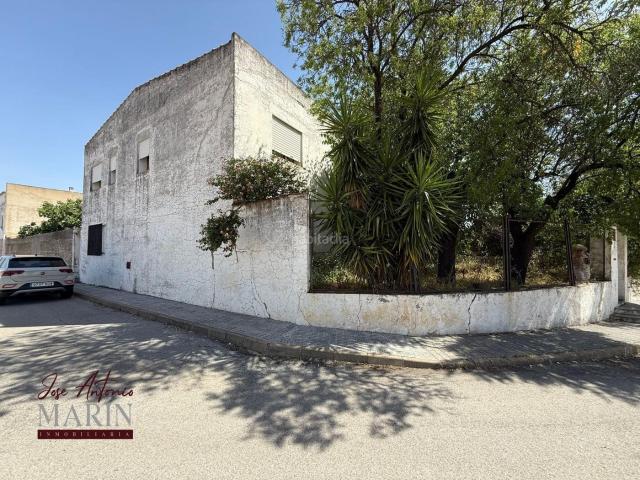 Casa en venta en Albuera La. CASA SEÑORIAL CON 1.000 M2 DE PARCELA EN LA ALBUERA AMPLITUD Y POTENCIAL PARA CREAR UNA VIVIENDA ÚNICA. Casas Albuera.