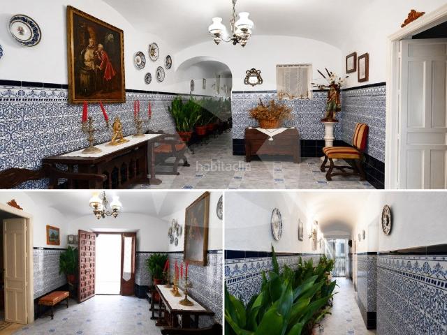 Casa en venta en Alburquerque. CASA DE DOS PLANTAS DE 200M2 CON PATIO EN VENTA EN ALBURQUERQUE. Casas.
