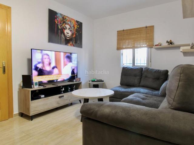 Casa en venta en Albuñol. Casa adosada en esquina con garaje y gran terrazasolárium Lista para entrar a vivir. Casas.
