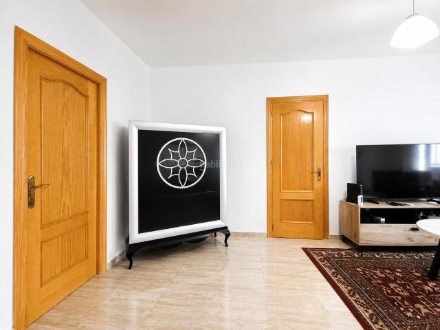Casa en venta en Albuñol. Gran oportunidad de compra amplia casa con terraza de casi 90 m2, garaje cerrado y vistas espectaculares, a minutos de las playas. Casas.