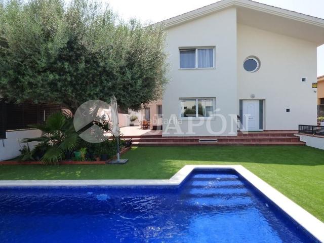 Casa en venta en Alella. Casa de lujo con en una de las mejores zona de Alella. Casas.