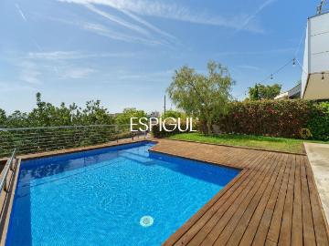 Casa en venta en Alella. Casa unifamiliar de estilo contemporáneo y piscina privada en Teià. Casas.