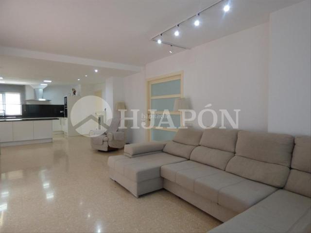 Casa en venta en Alella. Elegancia y confort en el corazón de Alella. Casas.