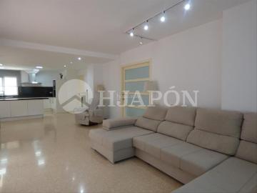 Casa en venta en Alella. Elegancia y confort en el corazón de Alella. Casas.