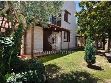 Casa en venta en Alella: Exclusiva urbanización Can Teixidó