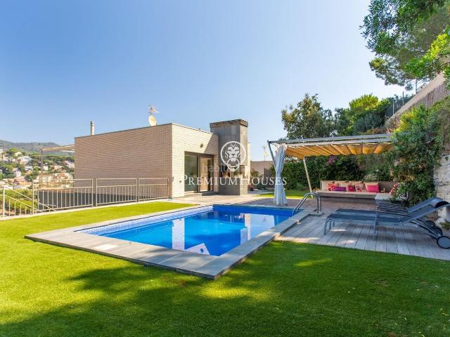 Casa en venta en Alella. Magnífica vivienda en venta con piscina en Alella. Casas.