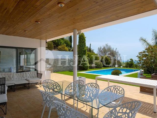 Casa en venta en Alella. Refugio contemporáneo con espectaculares vistas en Alella. Casas.