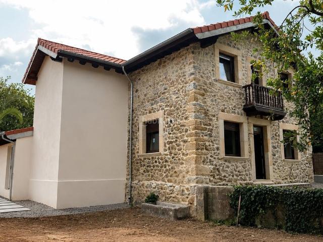 Casa en venta en Alfoz de Lloredo. CASA ESTILO MONTAÑESA REHABILITADA EN OREÑA. Casas Alfoz de.