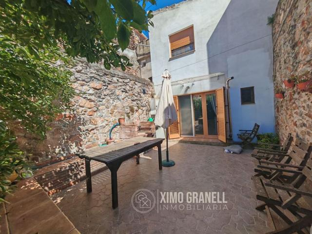 Casa en venta en Alfondeguilla. CASA EN ALFONDEGUILLA CASTELLÓN DISTRIBUIDA EN VARIAS PLANTAS. Casas.