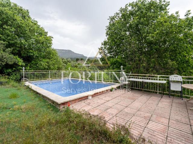 Casa en venta en Alforja. Encantadora casa en la urbanización Portugal Alforja. Casas.