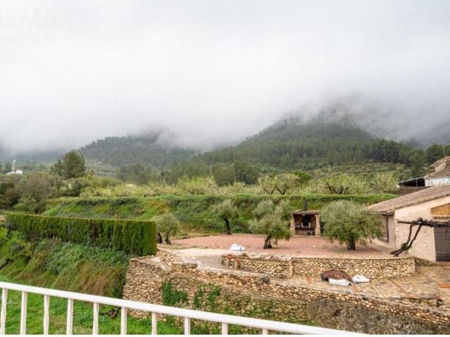 Casa en venta en Alfafara con 562 m2 y gran potencial
