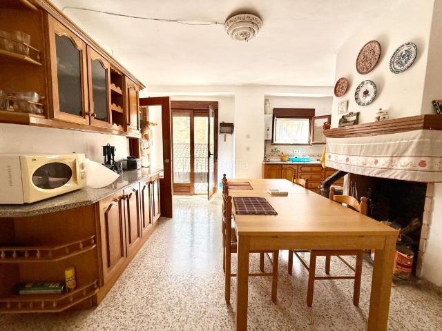 Casa en venta en Alhama de Granada. Amplia casa con encanto en el corazón de Alhama de Granada. Casas Alhama de.
