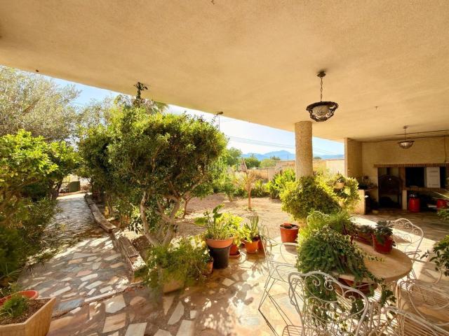 Casa en venta en Alhama de Murcia, Alhama de Murcia Ciudad. Amplia Casa en Entorno Rural a Solo 2 Minutos de Alhama de Murcia. Casas Alhama de.