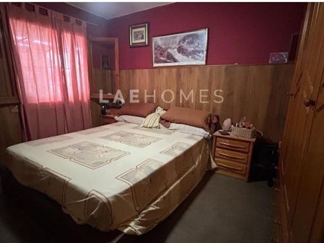 Casa en venta en Alicante con terreno urbano de 2919m² y dos viviendas independientes junto a la Erm