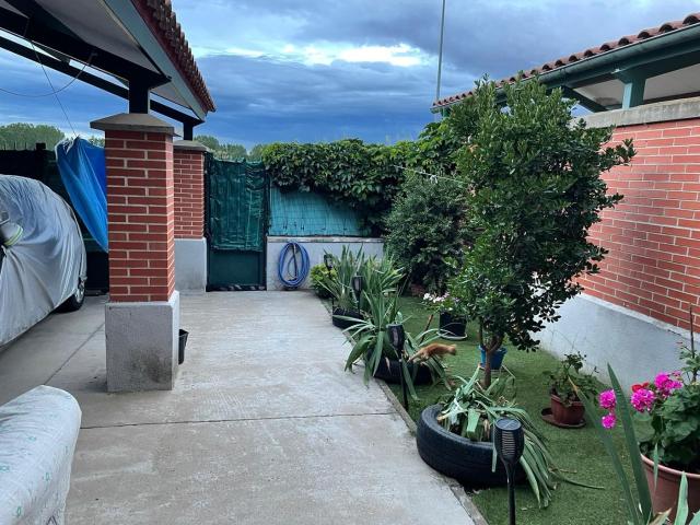 Casa en venta en Alija del Infantado. Casas Alija del.