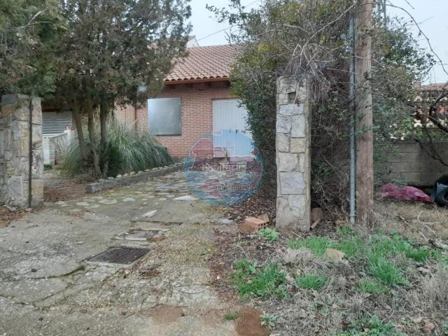 Casa en venta en Alija del Infantado. Casas Alija del.